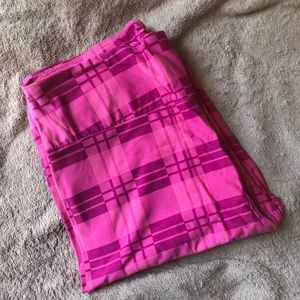 LuLaRoe Pants - Lularoe Pink Plaid Leggings TC ( fits L-XL) NWOT LuLaRoe Pants - Lularoe Pink Plaid Leggings TC ( fits L-XL) NWOT